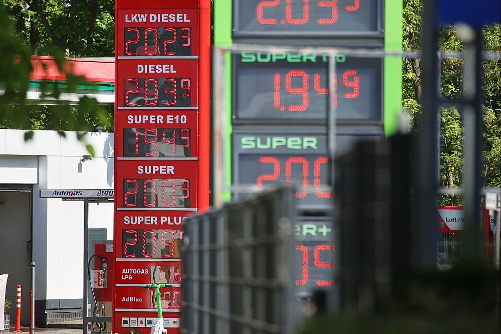 Spritpreise: Bund und Länder bestätigen Einigung auf Tankrabatt