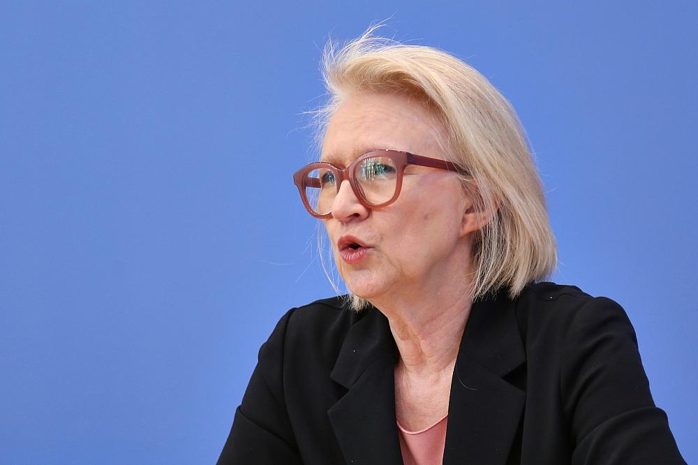 Schnitzer warnt vor Tankrabatt und Preisdeckel