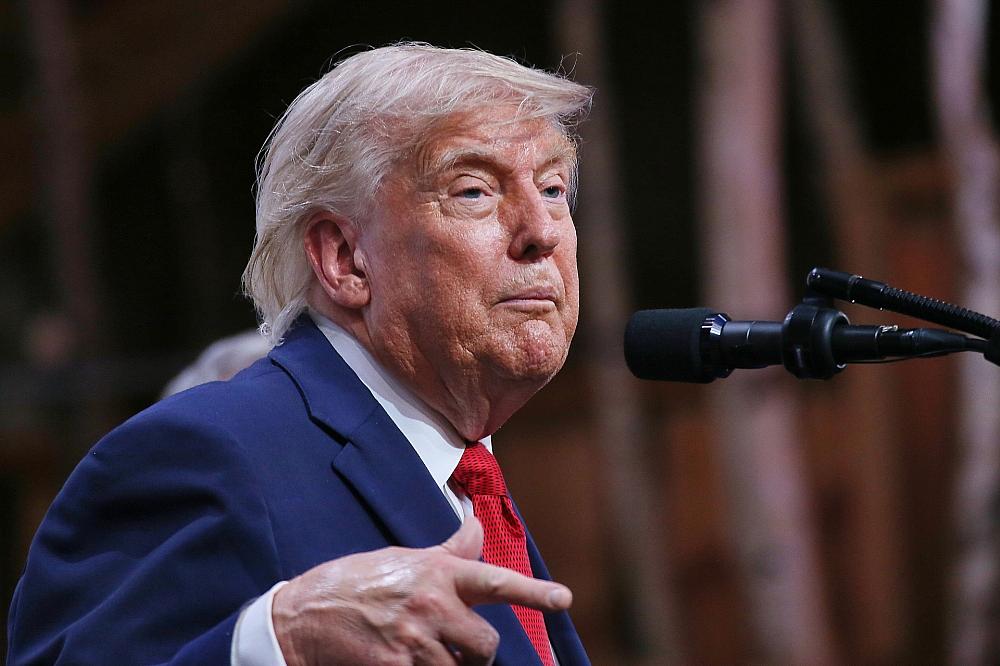 Trump: USA greifen iranische Ziele bei Straße von Hormus an
