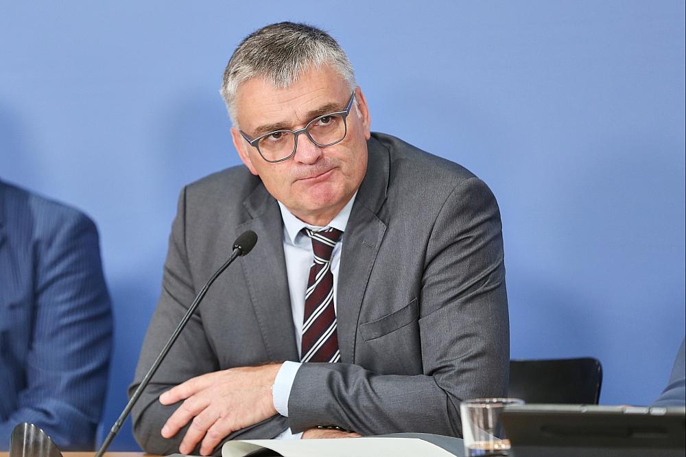 Forsa weist Kritik von Regierungssprecher nicht komplett zurück
