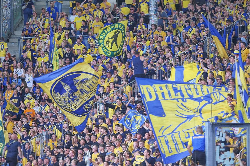 Braunschweig-Fan bricht auf Tribüne zusammen und stirbt