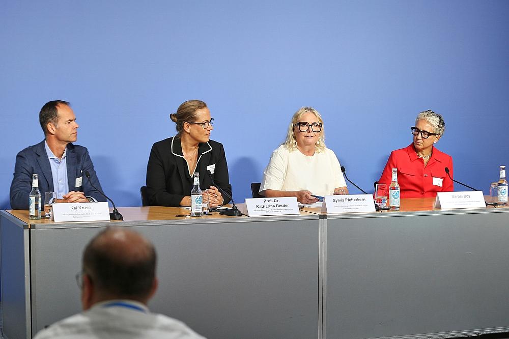 Günther lobt Verein „Wirtschaft für ein weltoffenes Deutschland“