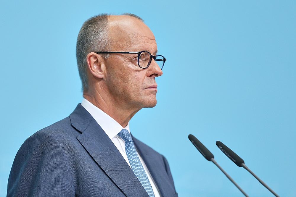 Linke fordert klare Worte von Merz an Emirate-Präsident