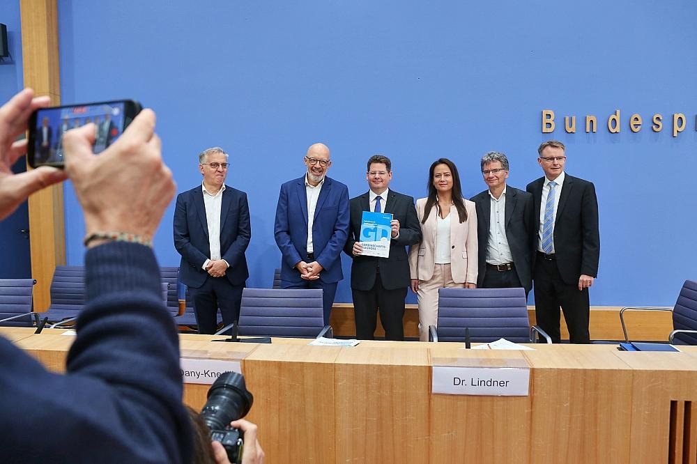 Wirtschaftsinstitute verdoppeln Konjunkturprognose wieder