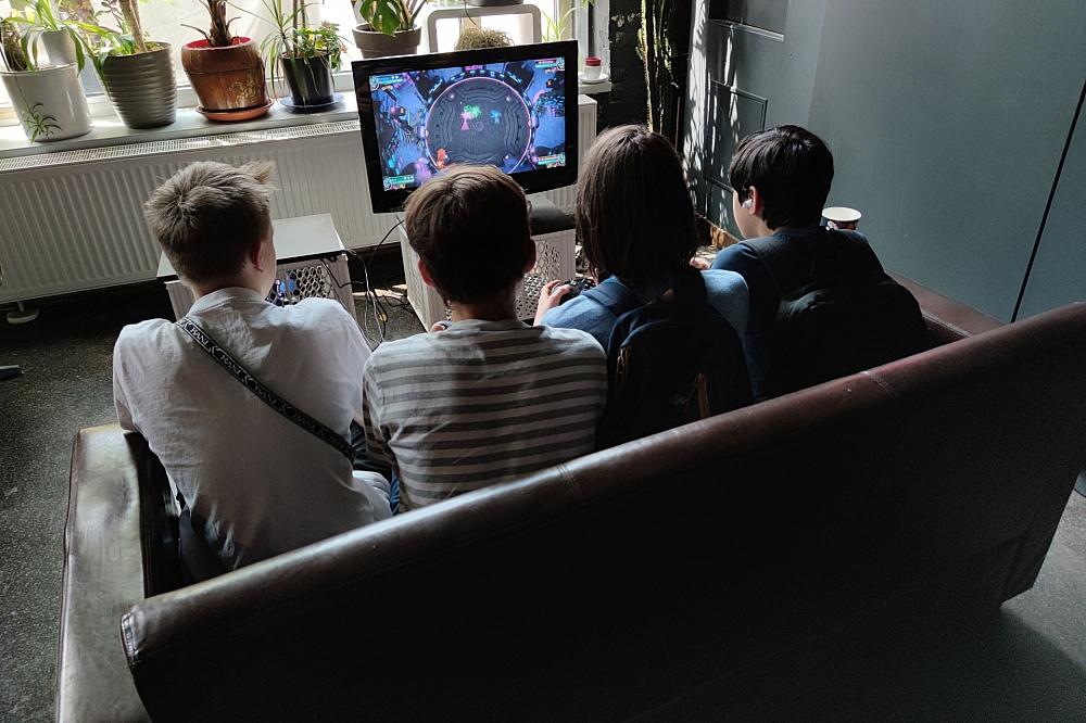 Prien lehnt Tracking von Kindern durch Eltern ab