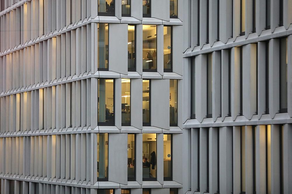 IW-Studie: 29 Prozent nutzen nicht-autorisierte KI im Job