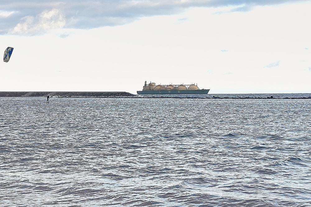 Deutsche ReGas nimmt zweites LNG-Schiff in Mukran in Betrieb