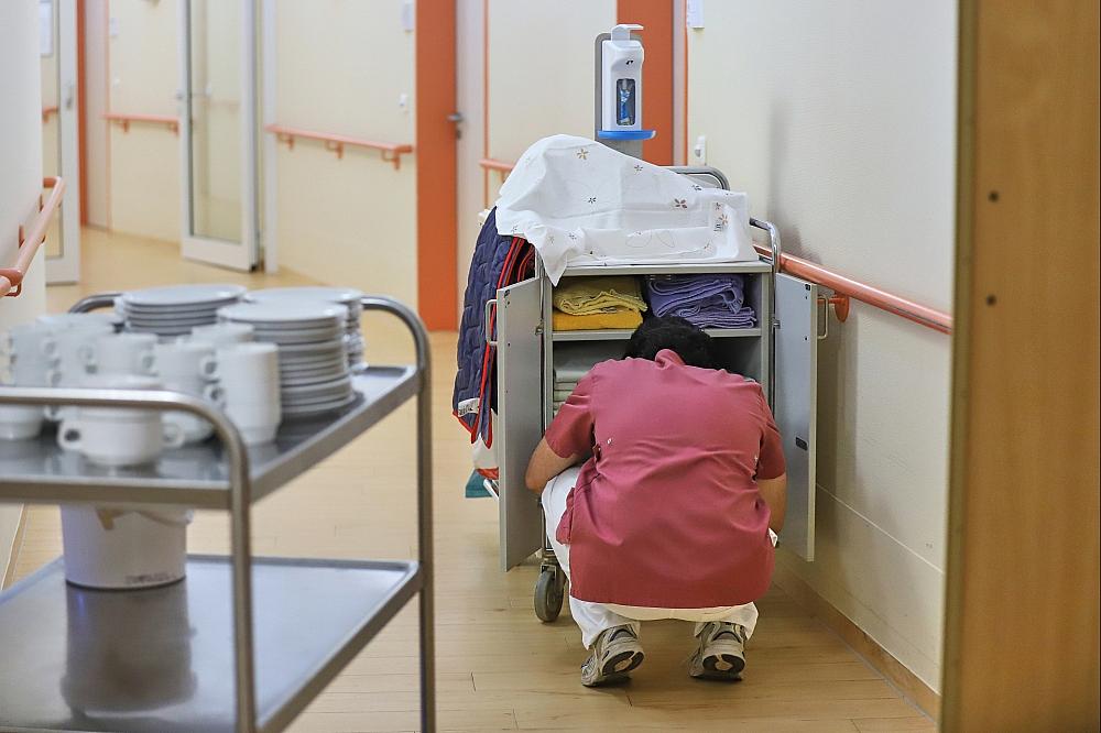 Arbeitgeber fordern Karenzzeit bei Pflegeleistungen