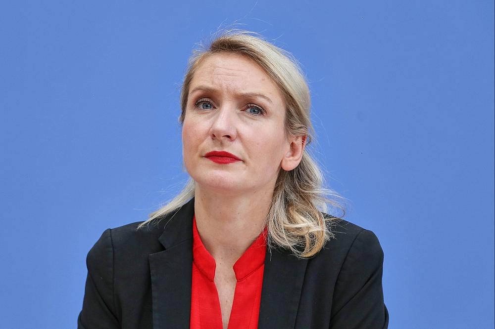 Bayerns Innenminister hält Schwerdtner für Gefahr für Deutschland