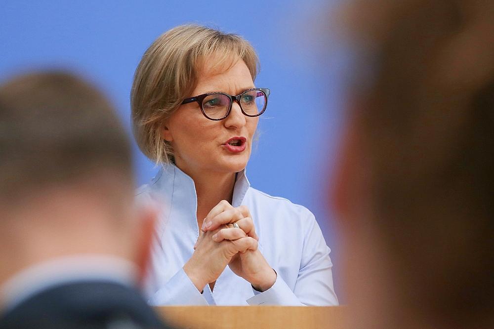 Grüne kritisieren Schröder für Geburtstagsbesuch bei Putin