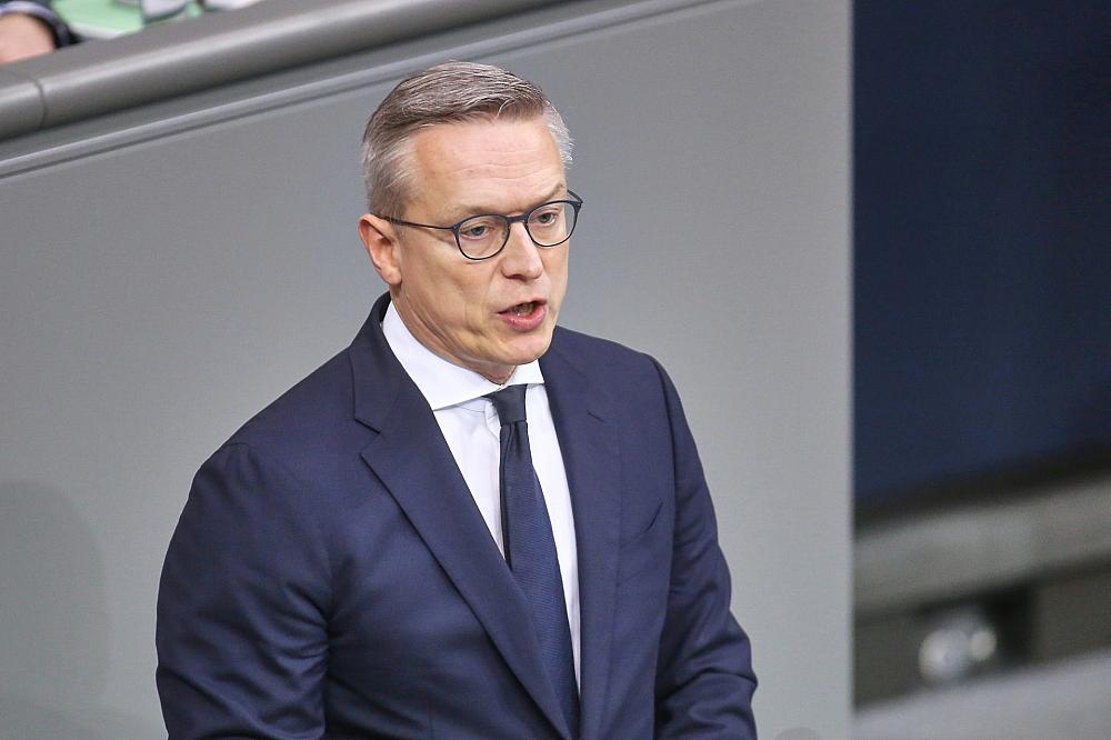 Wildberger will Grundeinkommens-Konzept weiter prüfen