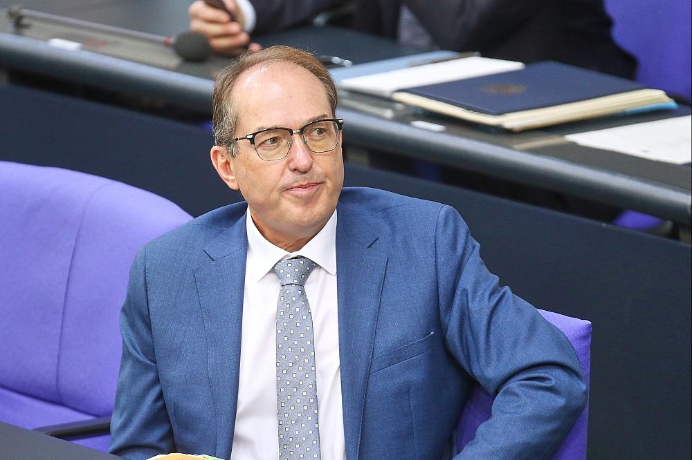 Grüne und Union streiten über Dobrindts Sprachkurs-Verschärfung