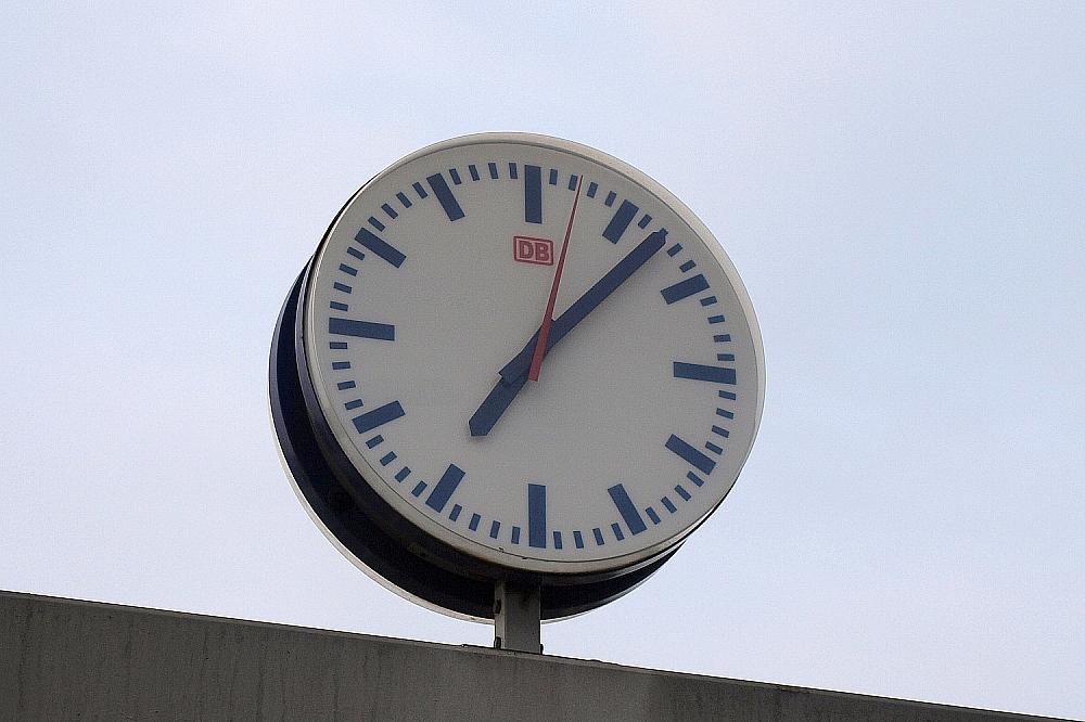 Uhren auf Normalzeit umgestellt